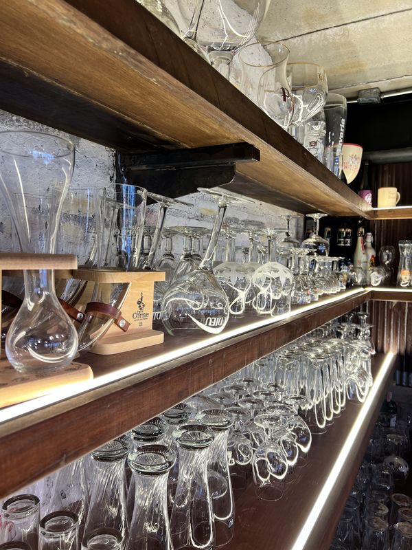 Specialty beer glassware